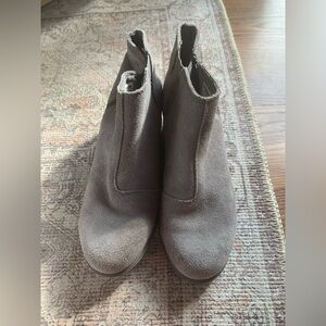 Like New Sorel Wedge Shoe Women’s Footwear Size 7 Grey Fall Formal Casual